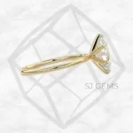six prong solitaire | oval with 9k yellow gold metal and  shape diamond