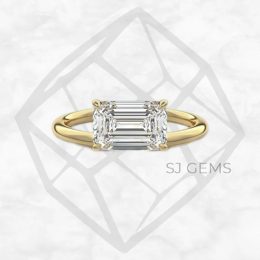 the stray | emerald with 9k yellow gold metal and  shape diamond