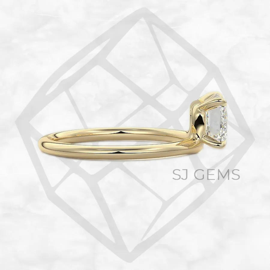 the stray | emerald with 9k yellow gold metal and  shape diamond