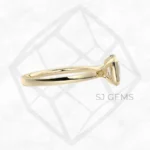 the embrace | emerald with 9k yellow gold metal and  shape diamond