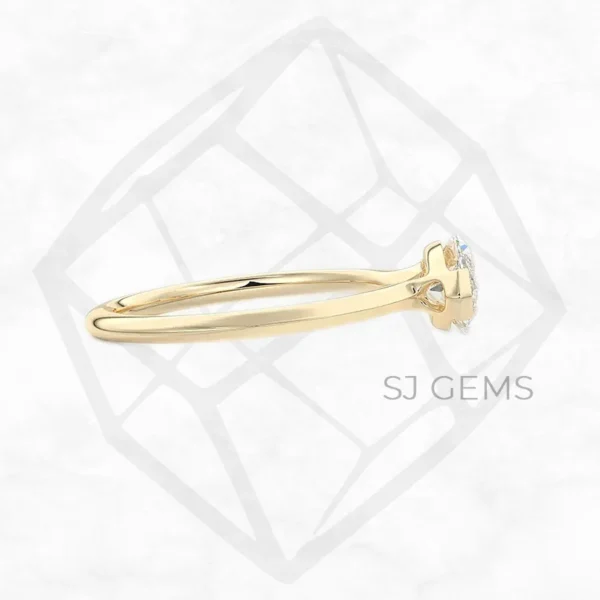 the embrace | marquise with 9k yellow gold metal and  shape diamond