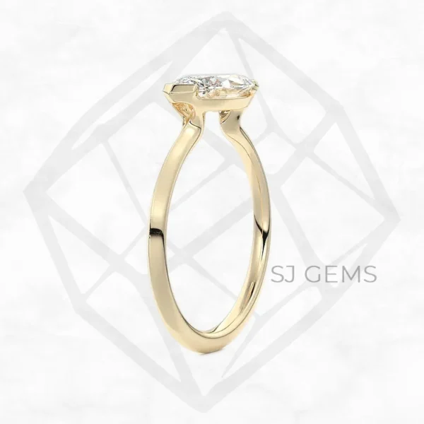 the embrace | marquise with 9k yellow gold metal and  shape diamond