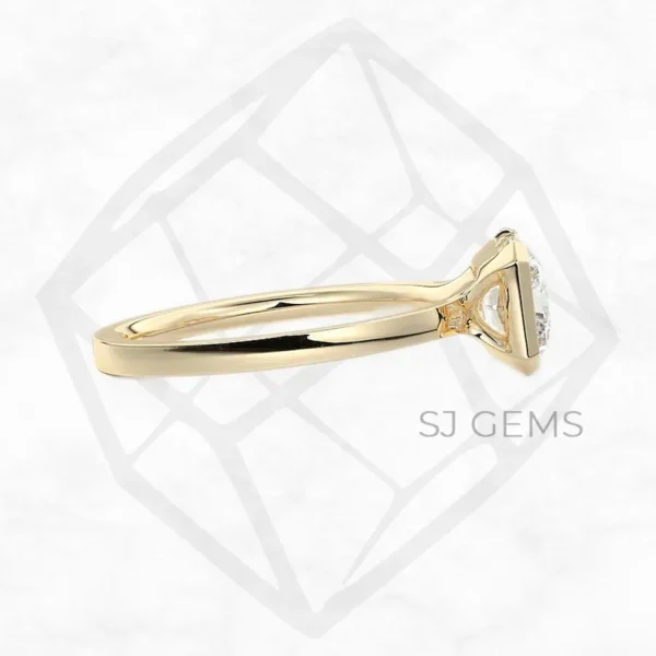 the embrace | radiant with 9k yellow gold metal and  shape diamond