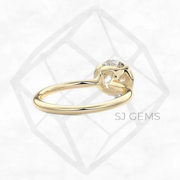 the embrace | round with 9k yellow gold metal and  shape diamond