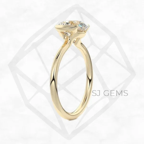 the embrace | round with 9k yellow gold metal and  shape diamond