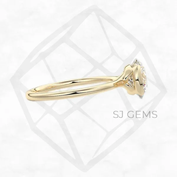 the embrace | round with 9k yellow gold metal and  shape diamond