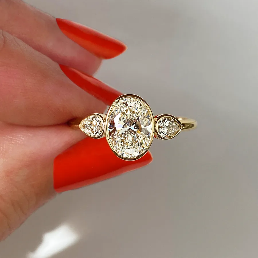 4 Cs of Diamonds: Understanding Engagement Ring Diamond Grading