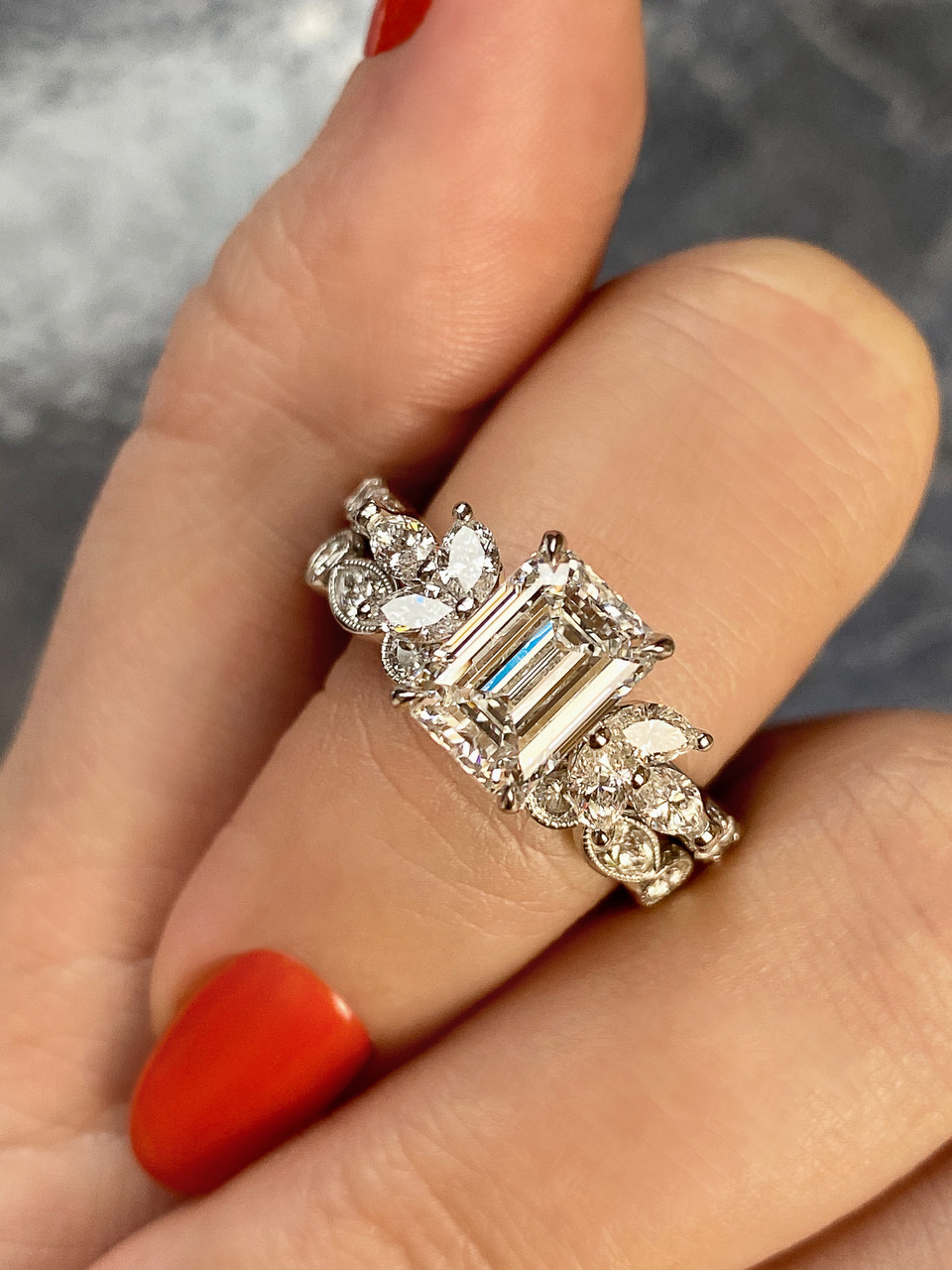 emerald vvs2 diamond ring
