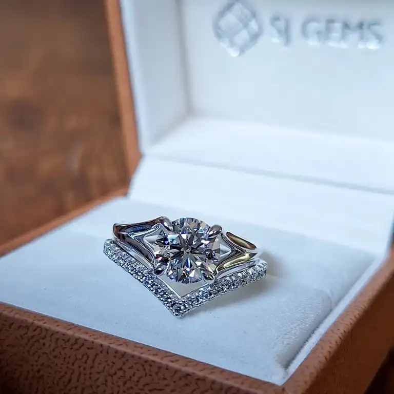round brilliant cut diamond ring